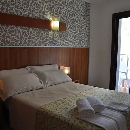 - El Amigo ゲストハウス リョレート・デ・マル